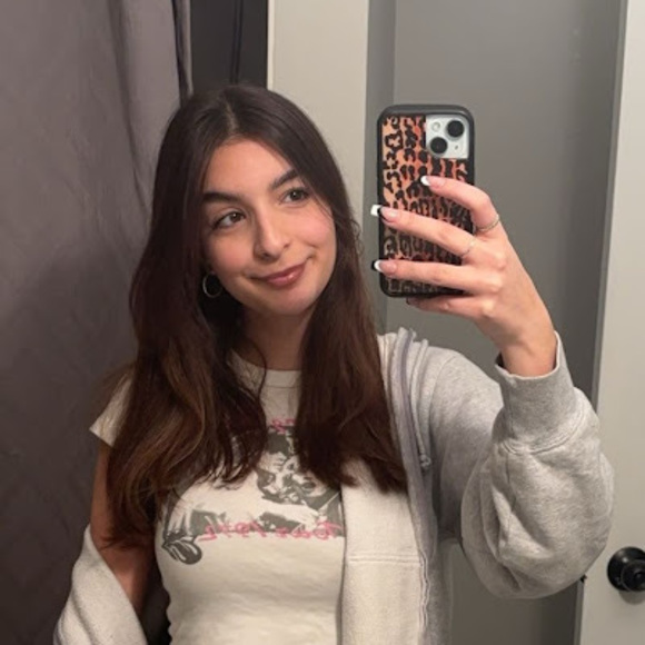 Meet your Posher, Emma - Picture 1 of 1